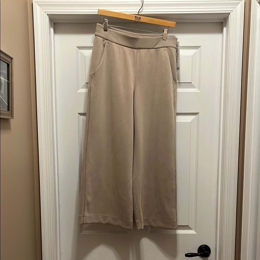 NWT Lululemon beige softstreme Wide-Leg Pant